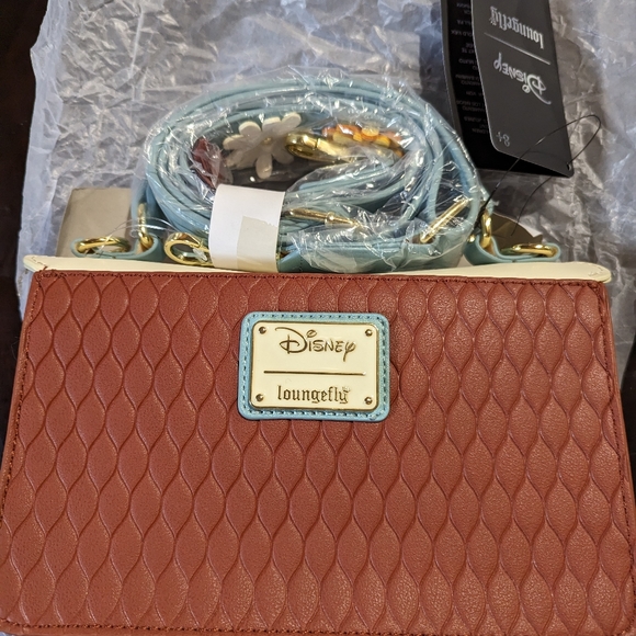 NWT Loungefly Dumbo Purse with matching card holder - Picture 2 of 2